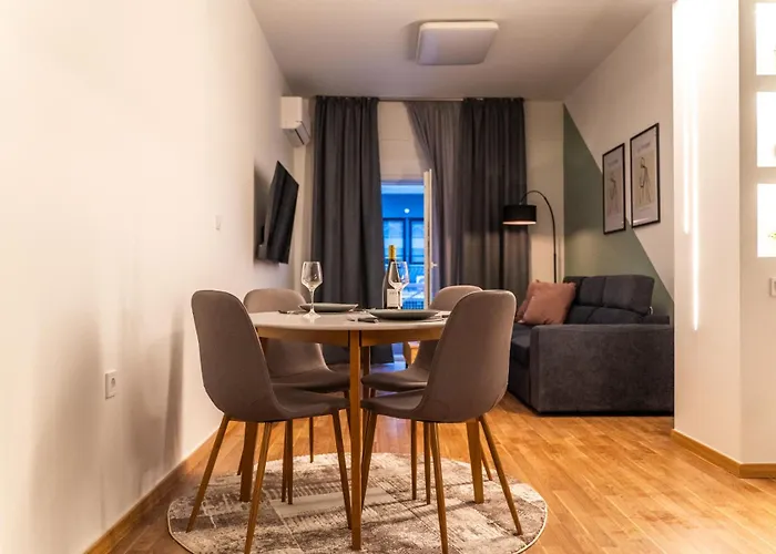 Nueve / There's No Place Like Appartement *