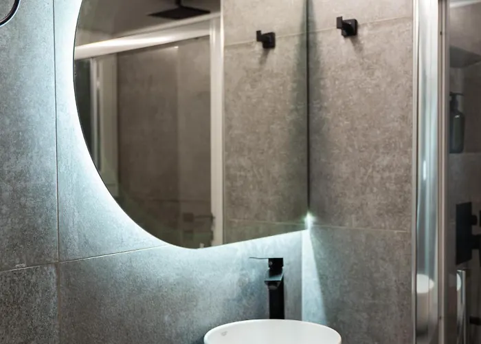 Nueve / There's No Place Like