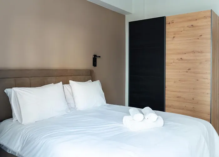 Nueve / There's No Place Like