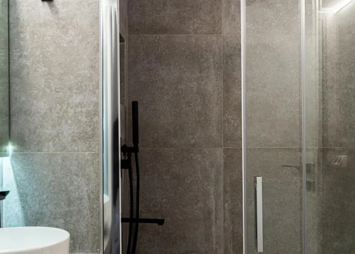 Nueve / There's No Place Like