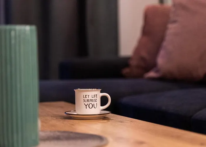 Nueve / There's No Place Like Appartement