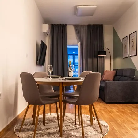 Nueve / There's No Place Like Appartement *