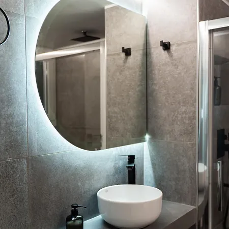 Nueve / There's No Place Like