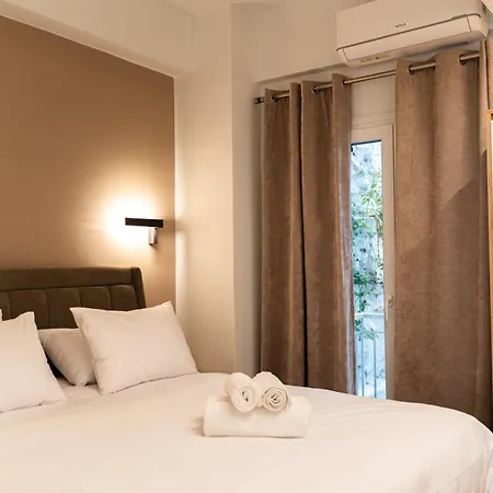 Nueve / There's No Place Like Appartement Patras