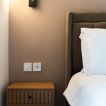 Nueve / There's No Place Like Apartamento