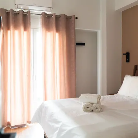 Nueve / There's No Place Like *