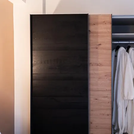 Apartamento Nueve / There's No Place Like Patras