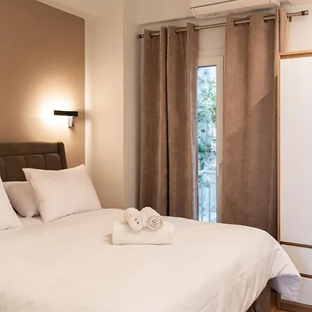 Appartement Nueve / There's No Place Like Patras