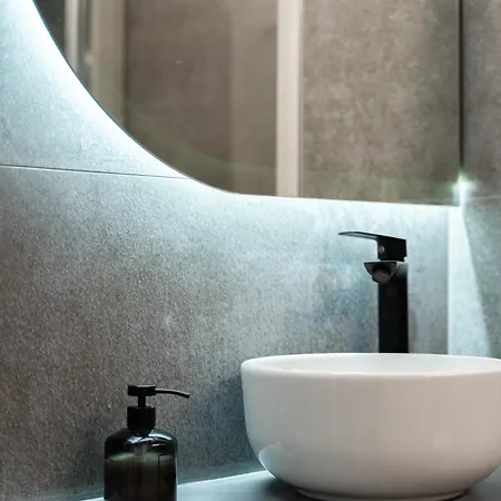 Nueve / There's No Place Like 아파트 파트라