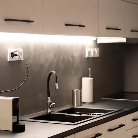 Nueve / There's No Place Like