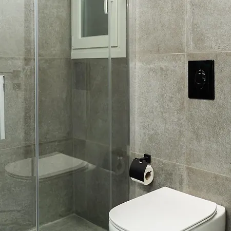 Nueve / There's No Place Like Appartement *