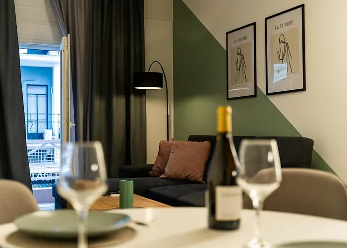 Nueve / There's No Place Like